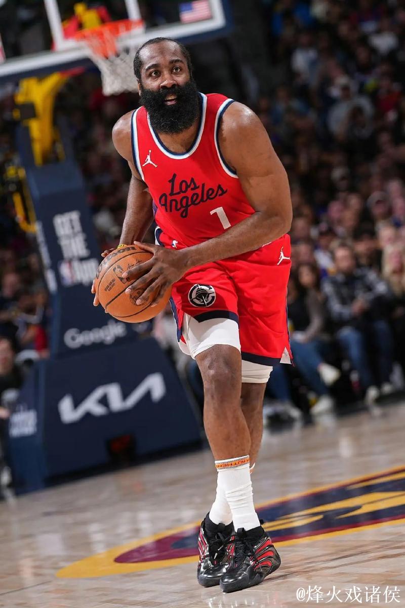 带伤作战!哈登穿着Harden.10,得到13分3篮板6助攻3抢断 带伤作战!哈登穿着Harden.10,得到13分3篮板6助攻3抢断