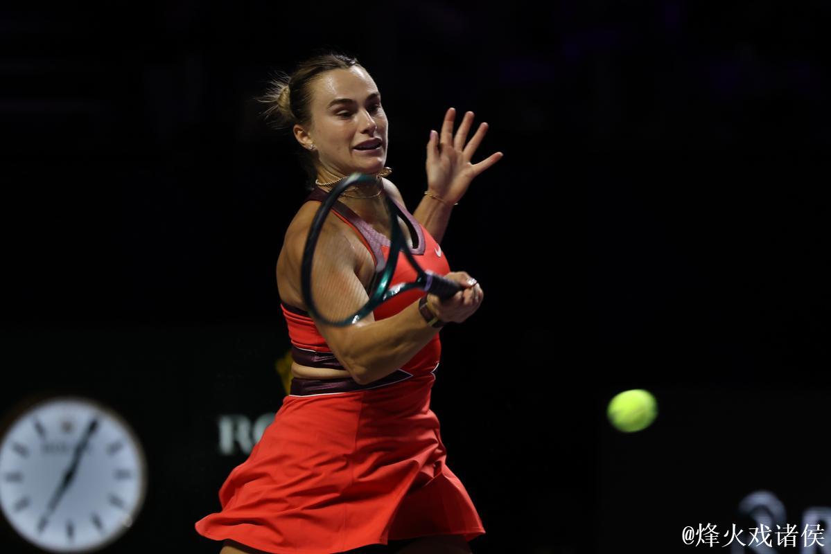 萨巴伦卡两盘完胜高芙,WTA总决赛四强出炉 萨巴伦卡两盘完胜高芙,WTA总决赛四强出炉